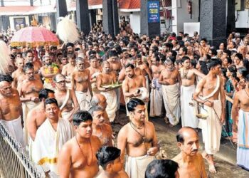ക്ഷേത്രദർശനം: ഒരു നൂറ്റാണ്ടിനപ്പുറമൊരു ‘ഷർട്ട് വിവാദം’